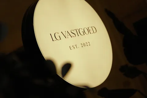 Verlicht uithangbord van LG Vastgoed